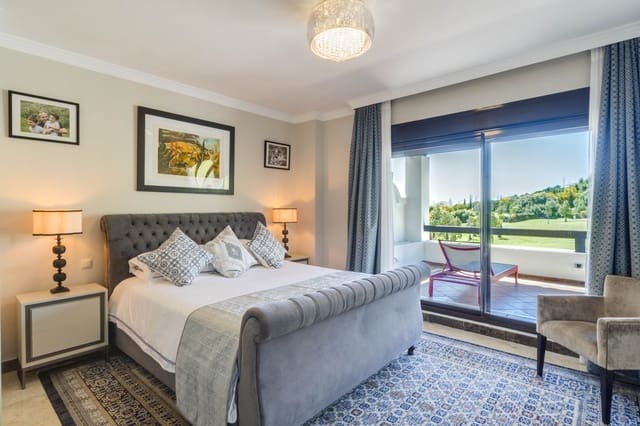 4 soveværelse Semi-Rækkehus til salg i Estepona med garage - € 875.000 (Ref: 9880591)