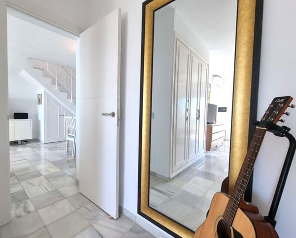 3 bedroom Penthouse for sale in Calahonda, Mijas with pool garage - € 850,000 (Ref: 9889759)