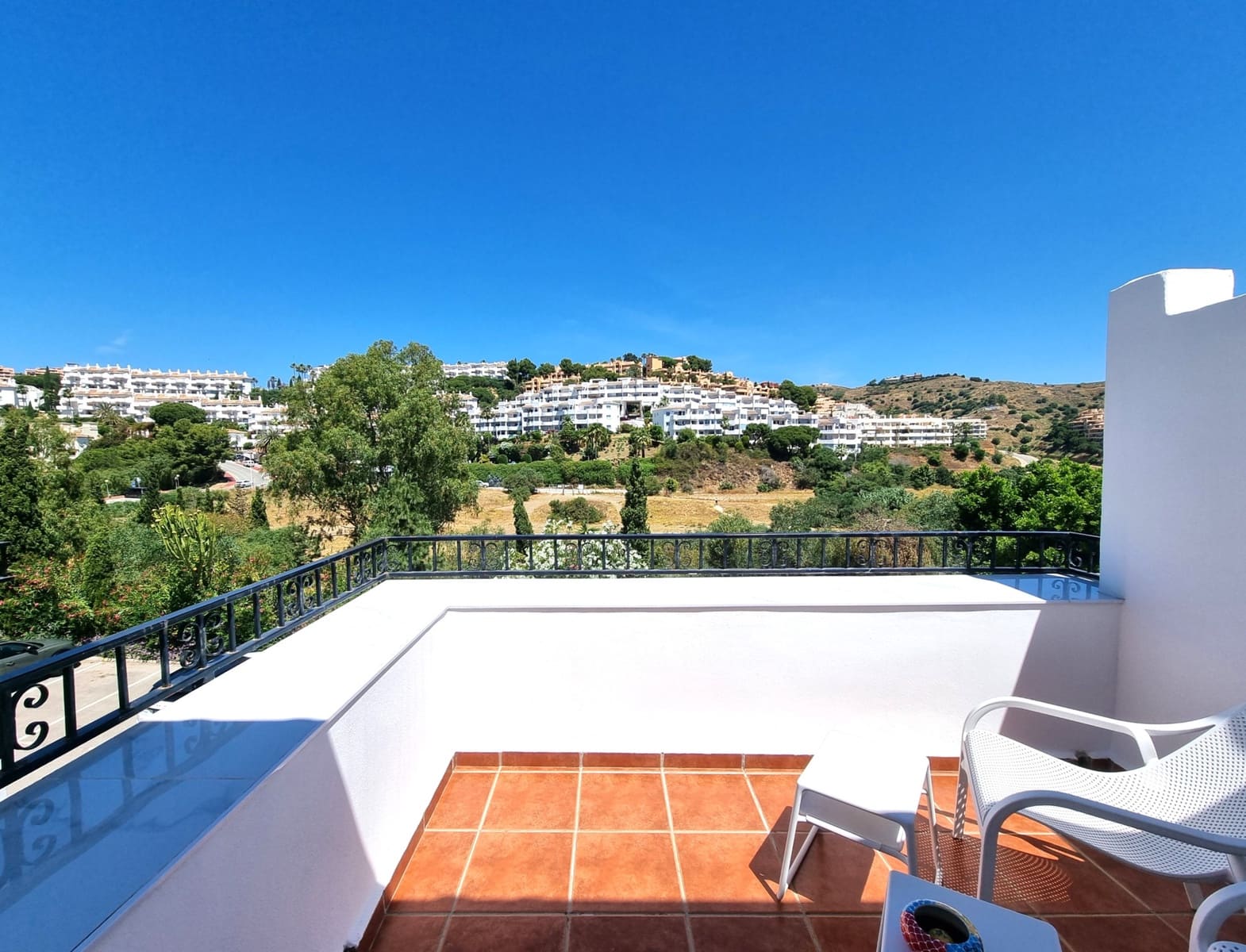 Ático de 3 habitaciones en Calahonda en venta con piscina garaje - 850.000 € (Ref: 9889759)