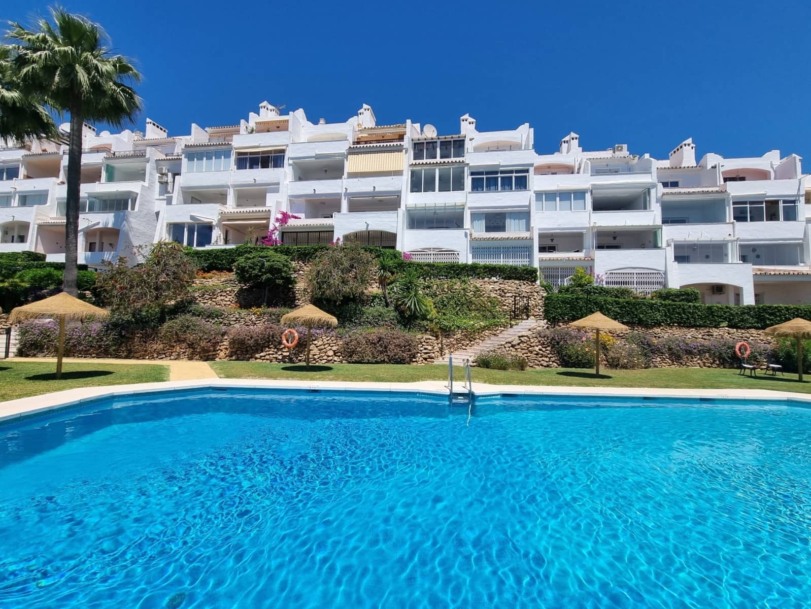 Ático de 3 habitaciones en Calahonda en venta con piscina garaje - 850.000 € (Ref: 9889759)