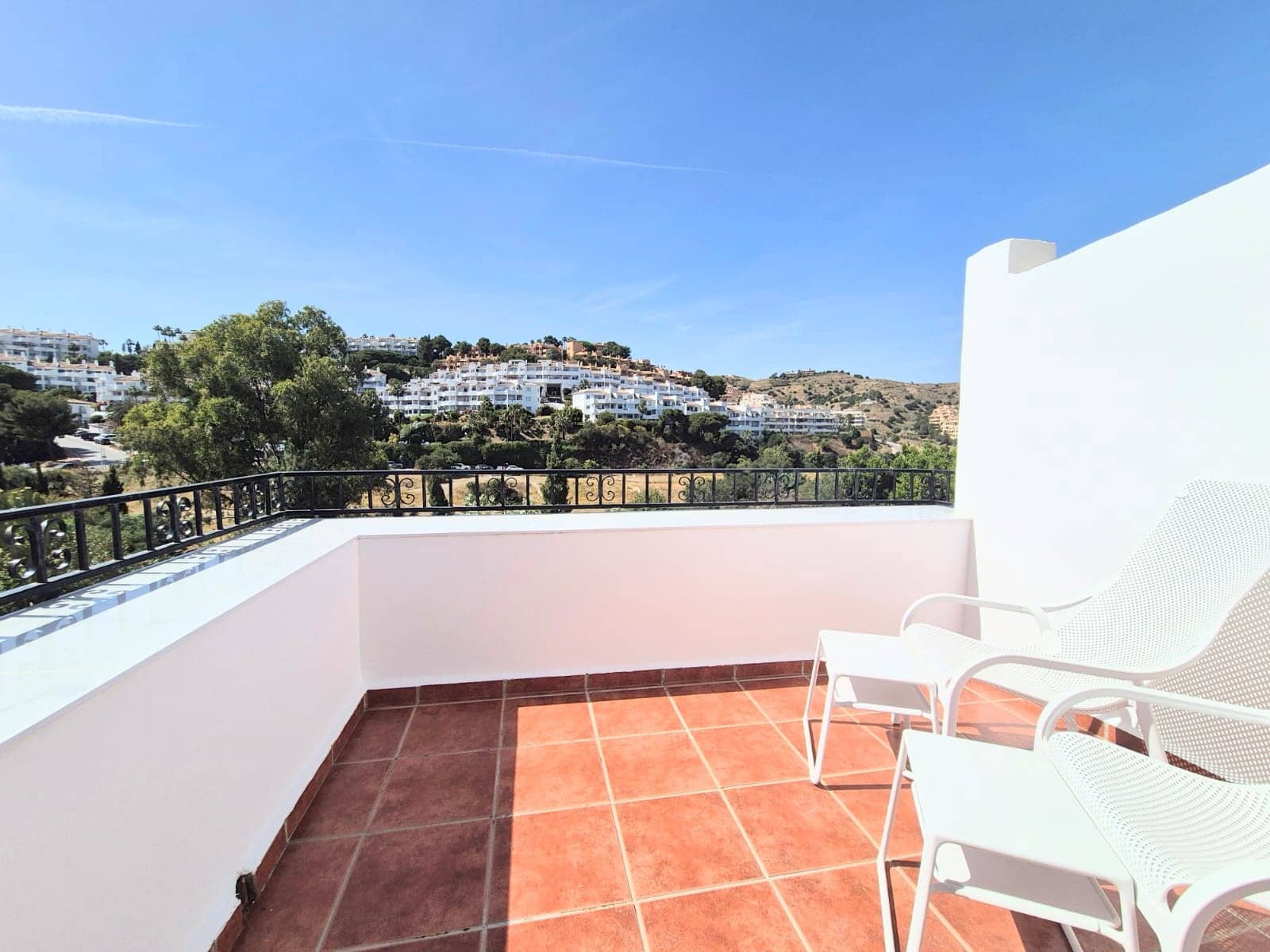 3 bedroom Penthouse for sale in Calahonda with pool garage - € 850,000 (Ref: 9889759)