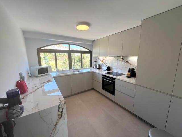 3 makuuhuone Kattohuoneisto myytävänä paikassa Calahonda, Mijas mukana uima-altaan 
autotalli - 850 000 € (Ref: 9889759)