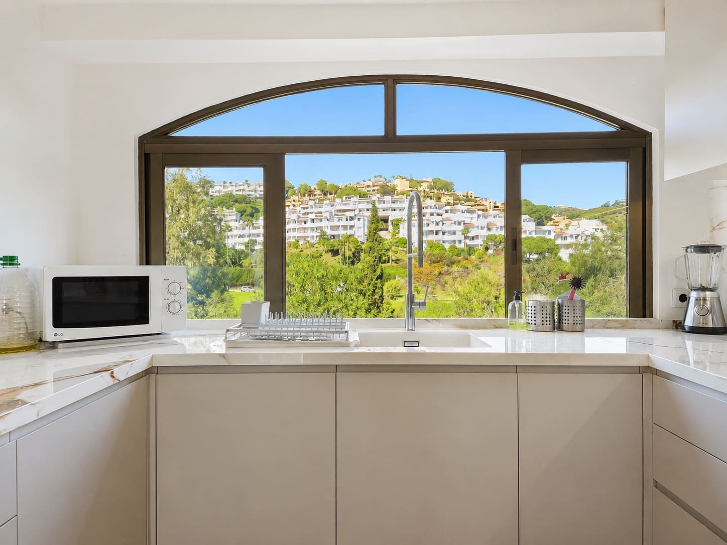 3 Zimmer Penthouse zu verkaufen in Calahonda mit Pool Garage - 850.000 € (Ref: 9889759)
