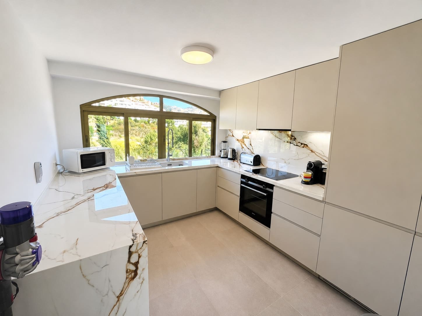 3 soverom Penthouse til salgs i Calahonda med svømmebasseng garasje - € 850 000 (Ref: 9889759)