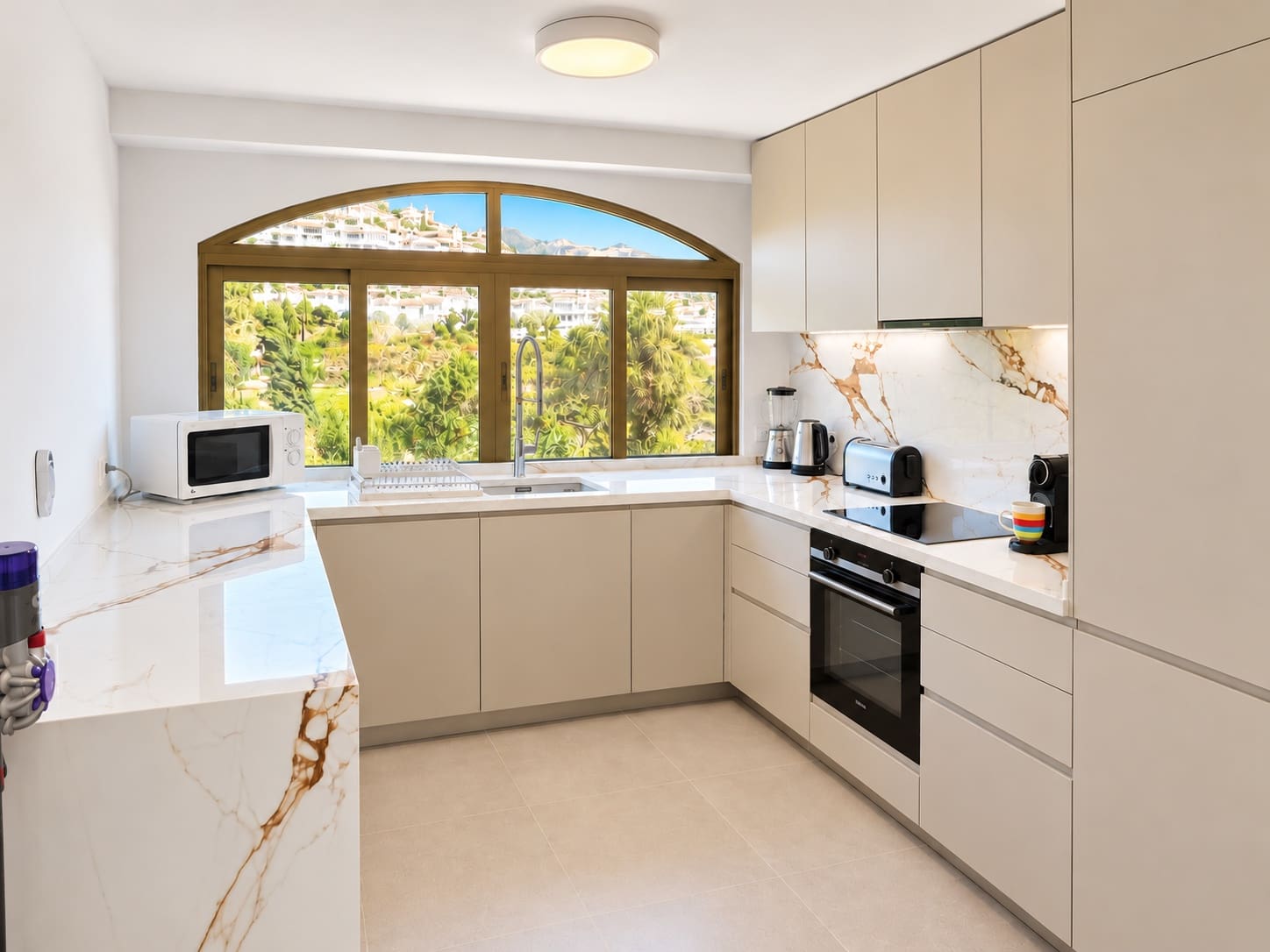 Ático de 3 habitaciones en Calahonda en venta con piscina garaje - 850.000 € (Ref: 9889759)
