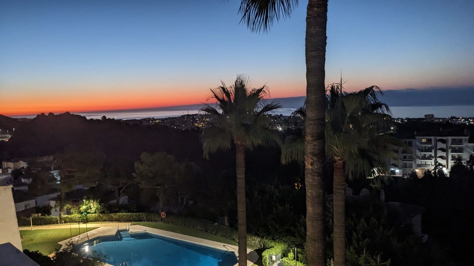 3 sovrum Takvåning till salu i Calahonda med pool garage - 850 000 € (Ref: 9889759)