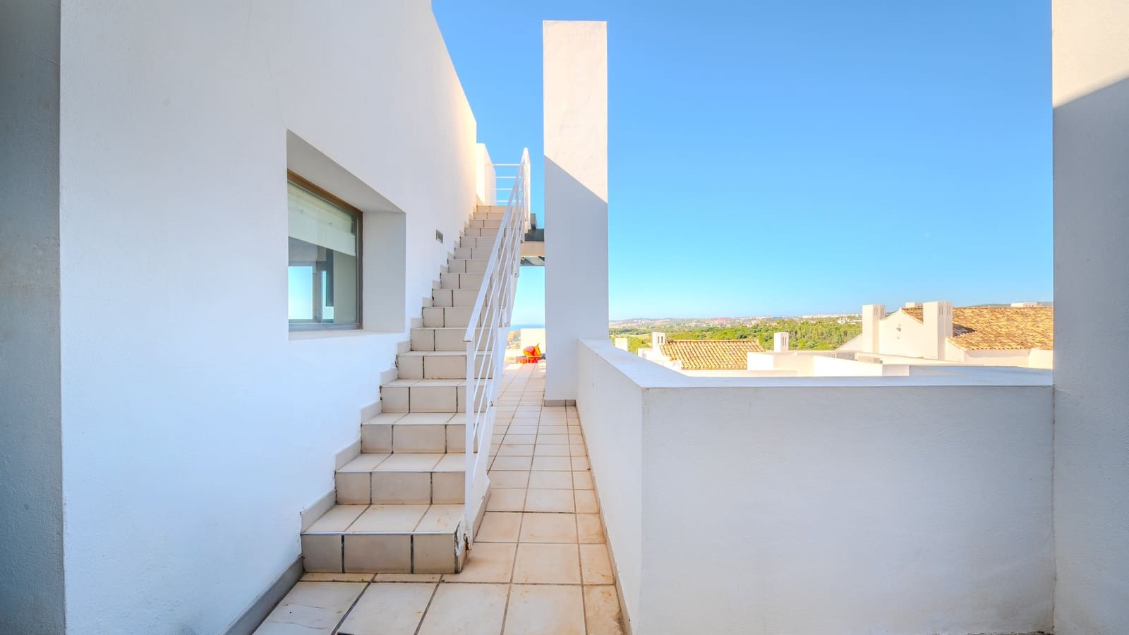 3 chambre Penthouse à vendre à Casares avec piscine garage - 875 000 € (Ref: 9895780)