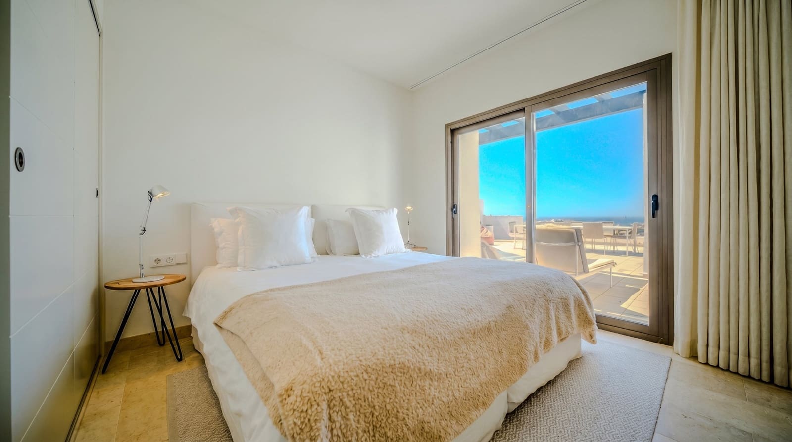 3 chambre Penthouse à vendre à Casares avec piscine garage - 875 000 € (Ref: 9895780)