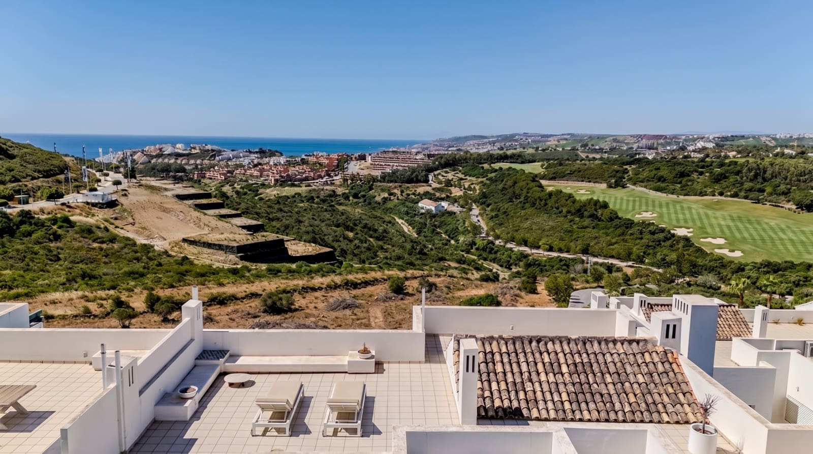 3 chambre Penthouse à vendre à Casares avec piscine garage - 875 000 € (Ref: 9895780)