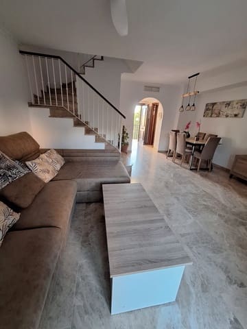 4 soveværelse Byhus til salg i Marbella med swimmingpool garage - € 673.000 (Ref: 9945113)