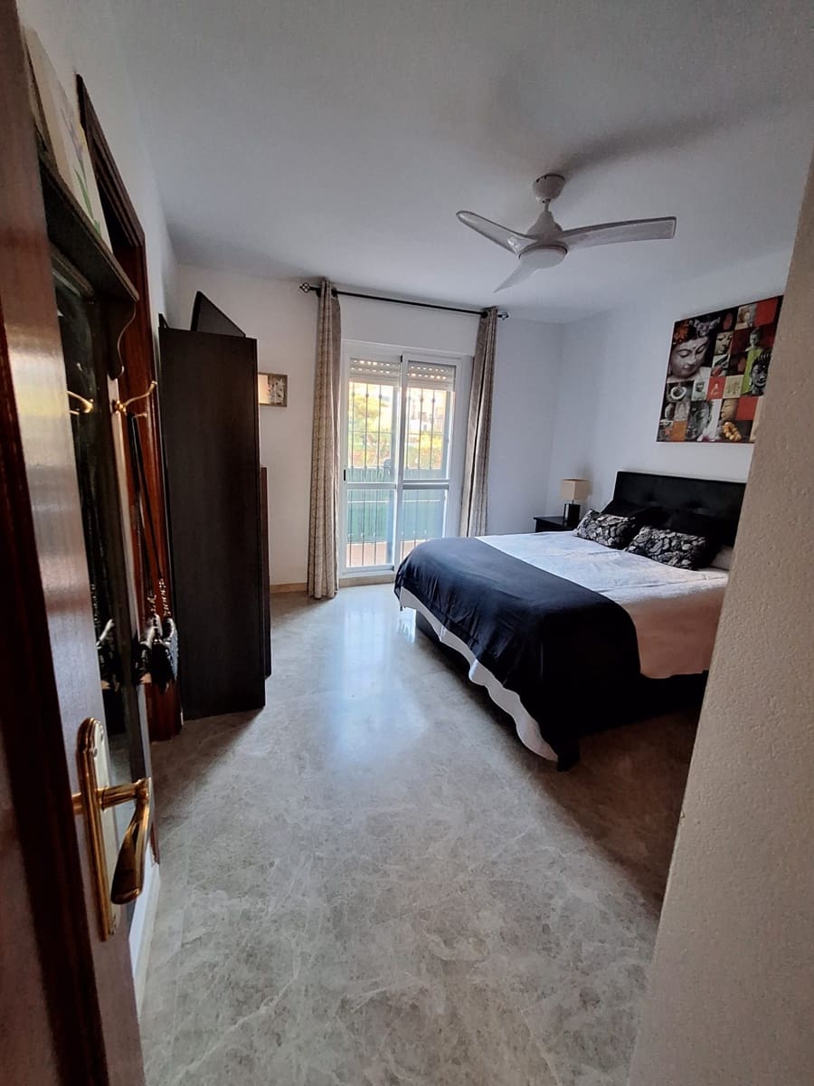 4 soveværelse Byhus til salg i Marbella med swimmingpool garage - € 673.000 (Ref: 9945113)