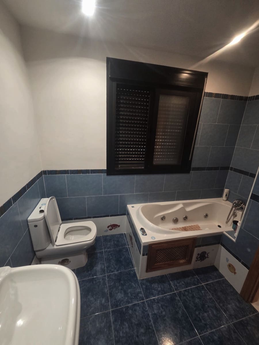 3 soveværelse Semi-Rækkehus til salg i Estepona med garage - € 740.000 (Ref: 9945114)