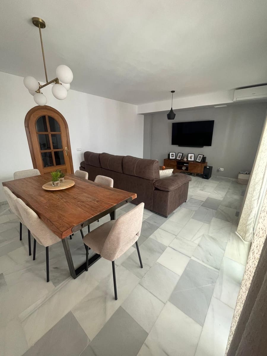 3 soveværelse Byhus til salg i Estepona med swimmingpool garage - € 655.000 (Ref: 9945116)