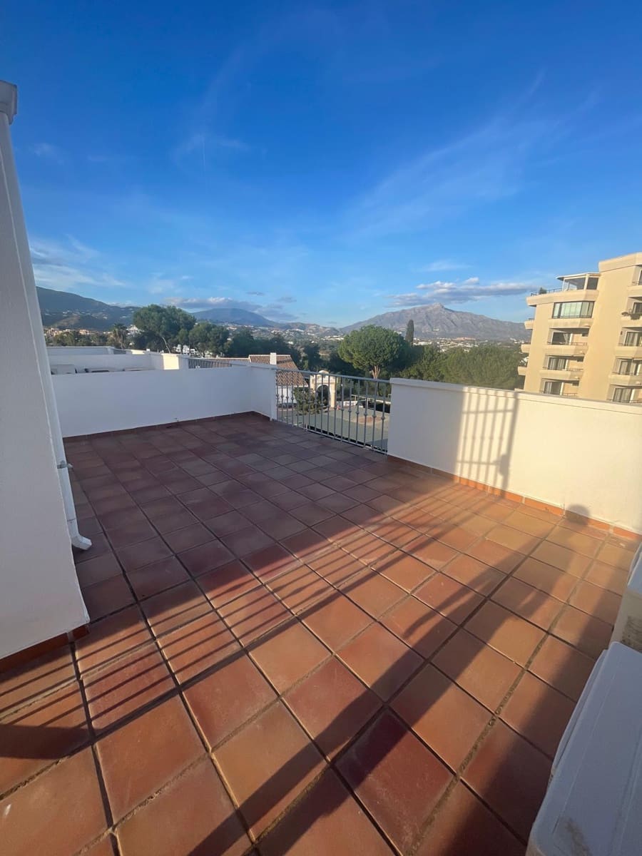 3 soveværelse Byhus til salg i Estepona med swimmingpool garage - € 655.000 (Ref: 9945116)