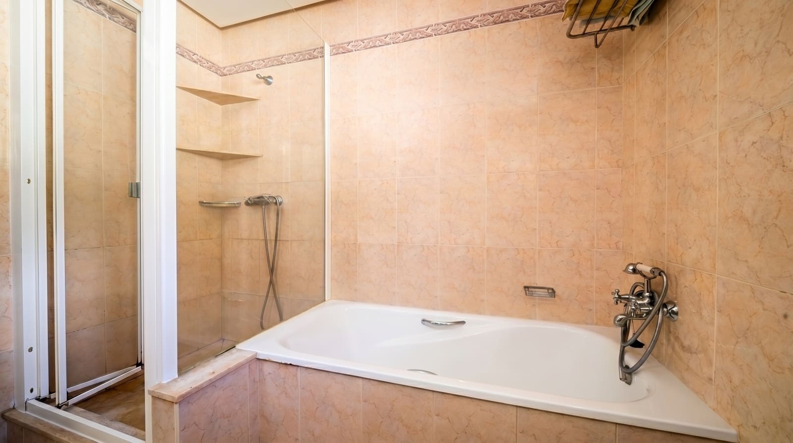 Chalet de 3 habitaciones en Manilva en venta con garaje - 549.000 € (Ref: 9945118)