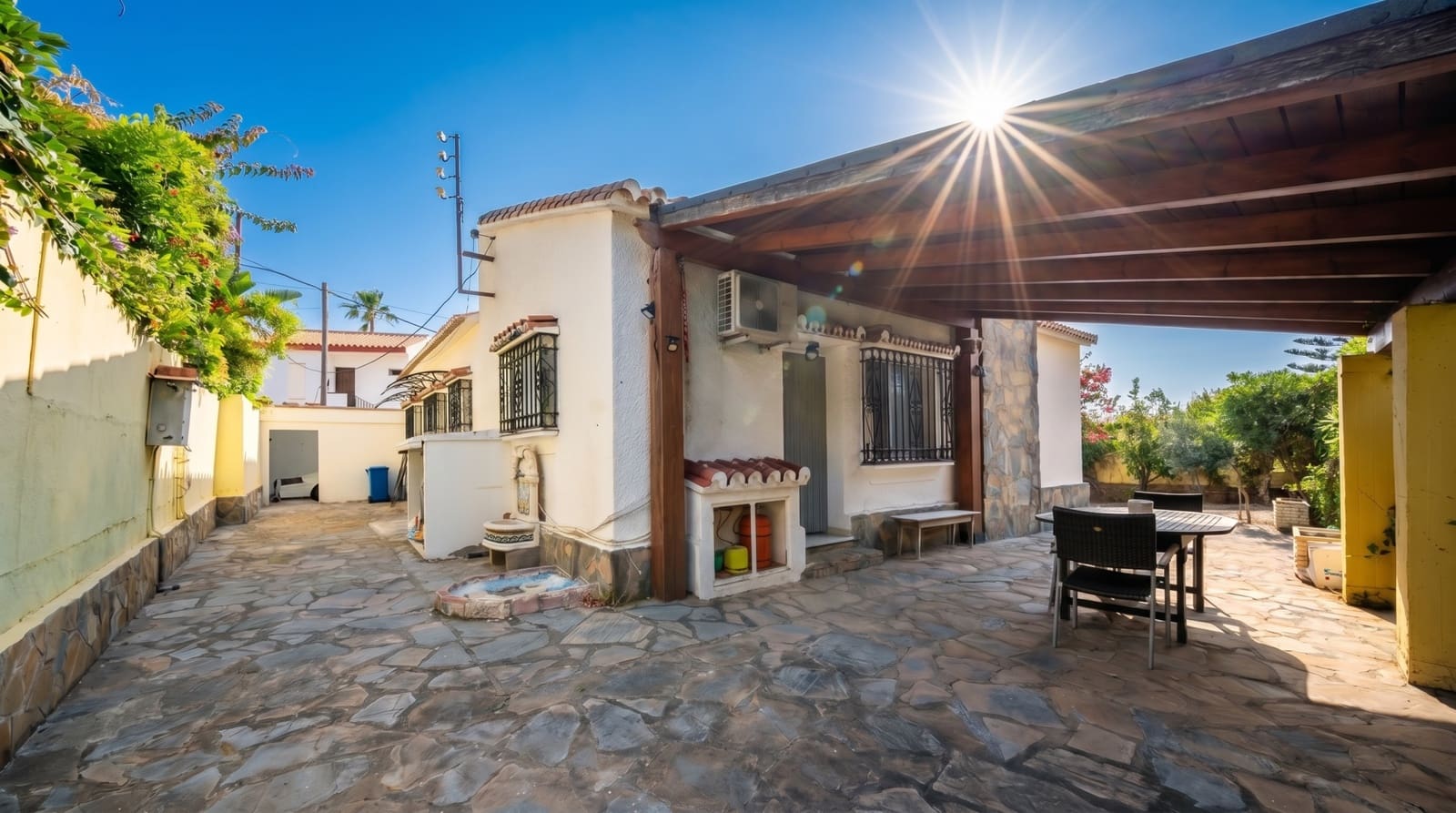 Chalet de 3 habitaciones en Manilva en venta con garaje - 549.000 € (Ref: 9945118)