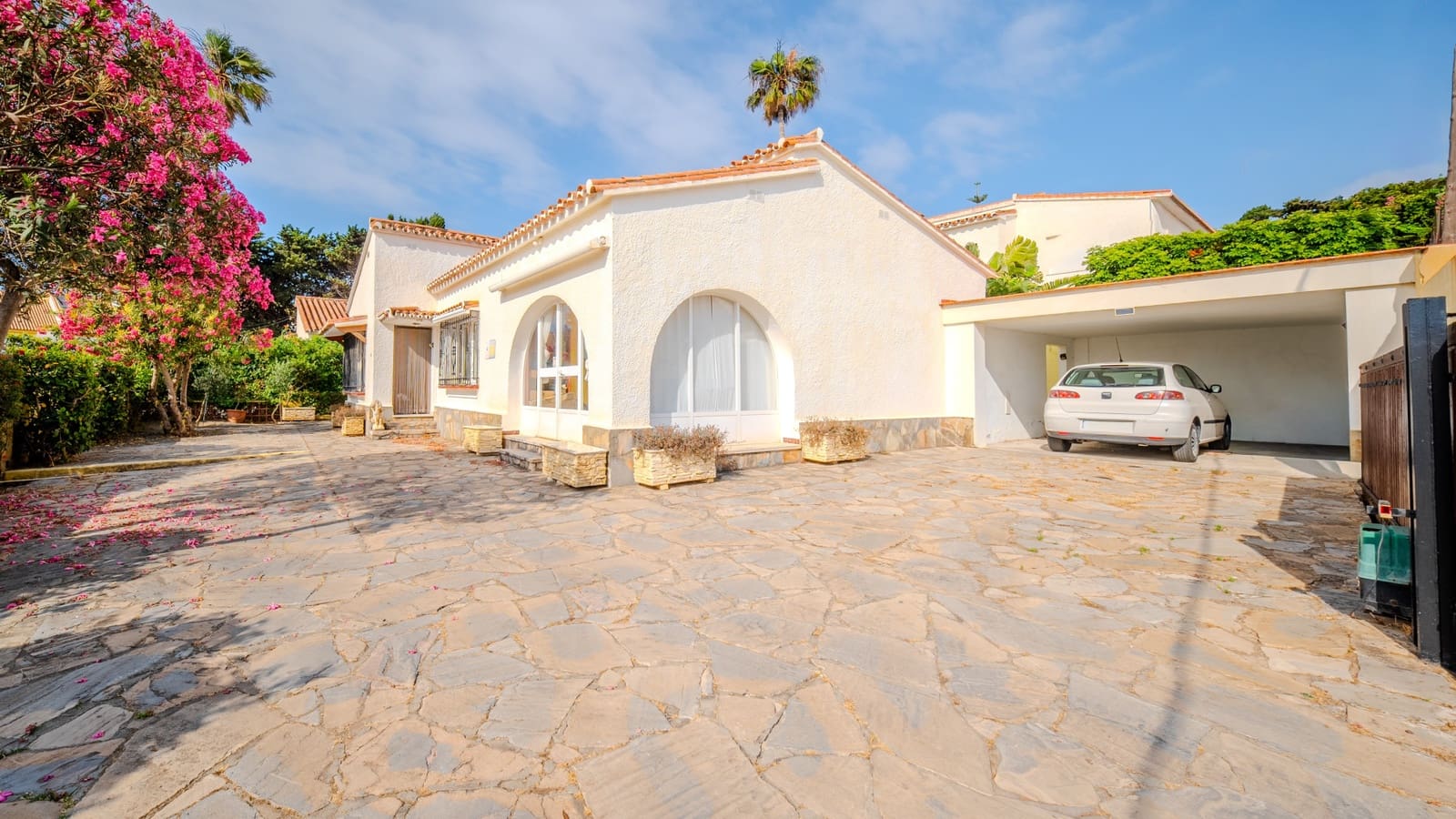 Chalet de 3 habitaciones en Manilva en venta con garaje - 549.000 € (Ref: 9945118)
