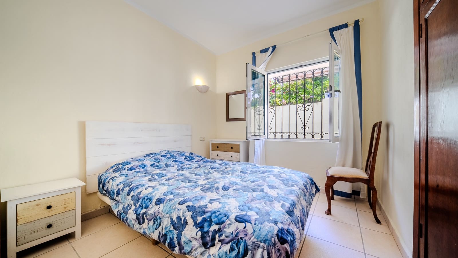 Chalet de 3 habitaciones en Manilva en venta con garaje - 549.000 € (Ref: 9945118)