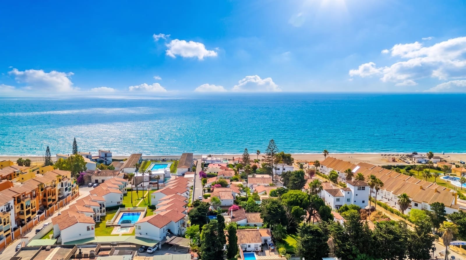 Chalet de 3 habitaciones en Manilva en venta con garaje - 549.000 € (Ref: 9945118)