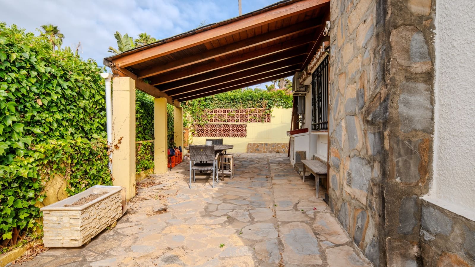 Chalet de 3 habitaciones en Manilva en venta con garaje - 549.000 € (Ref: 9945118)