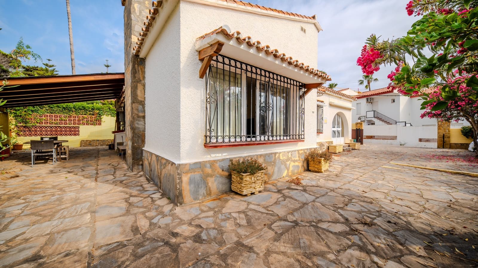 Chalet de 3 habitaciones en Manilva en venta con garaje - 549.000 € (Ref: 9945118)