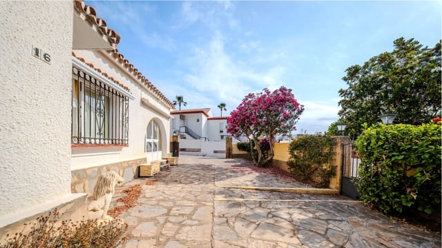 3 soverom Villa til salgs i Manilva med garasje - € 549 000 (Ref: 9945118)