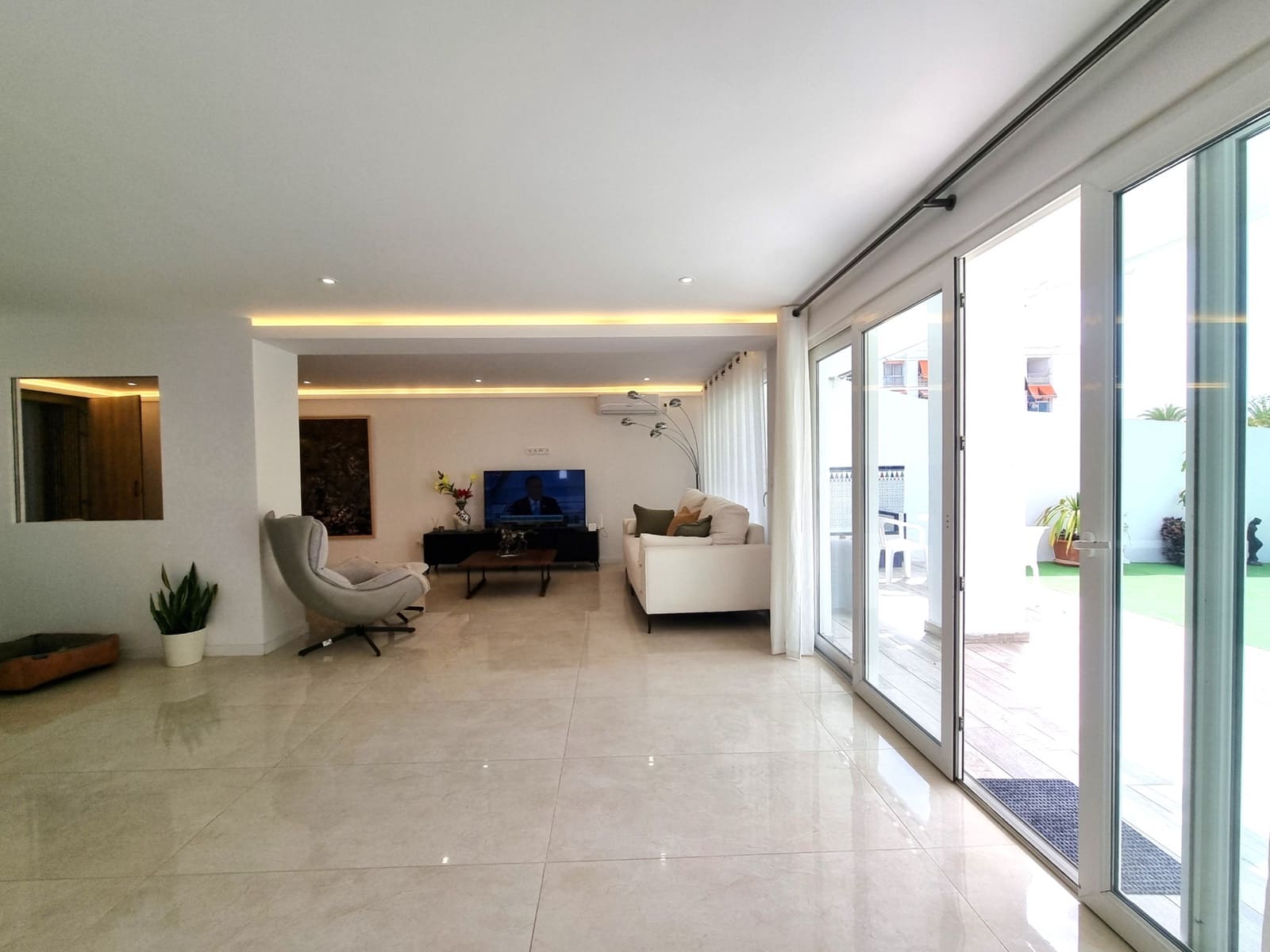 3 slaapkamer Halfvrijstaande villa te koop in Calypso - € 675.000 (Ref: 9969224)