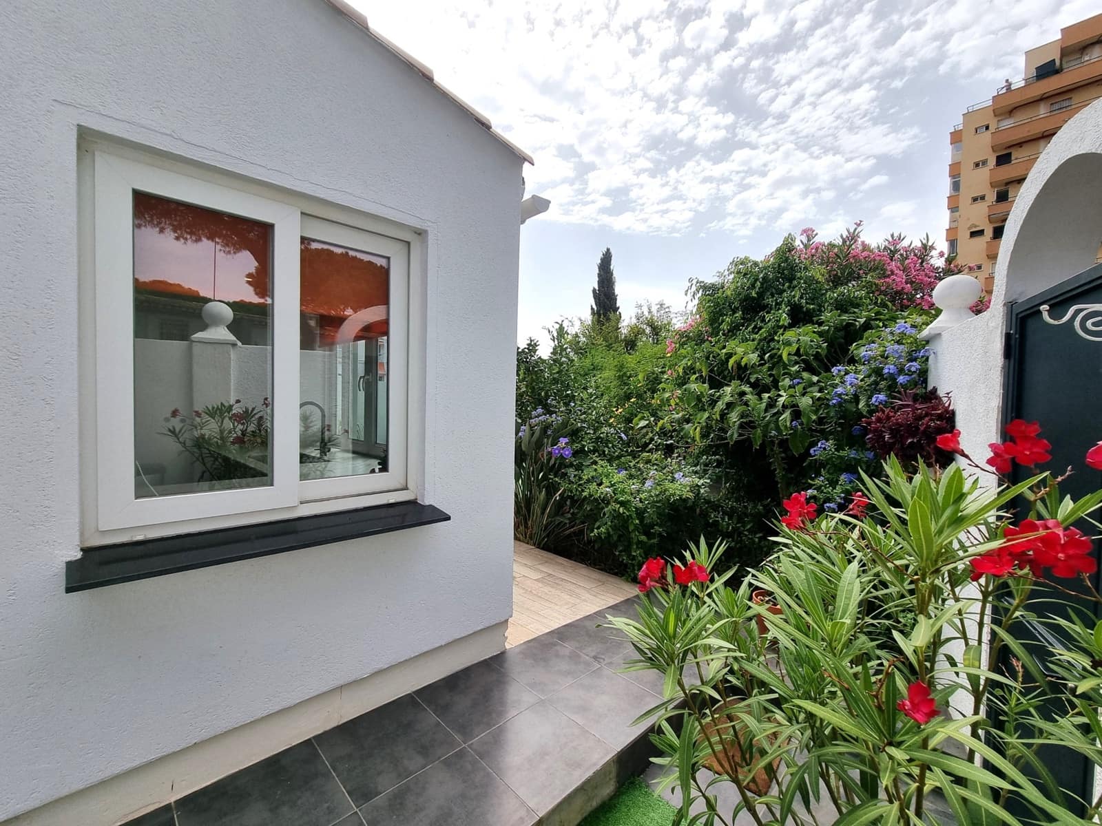 3 slaapkamer Halfvrijstaande villa te koop in Calypso - € 675.000 (Ref: 9969224)