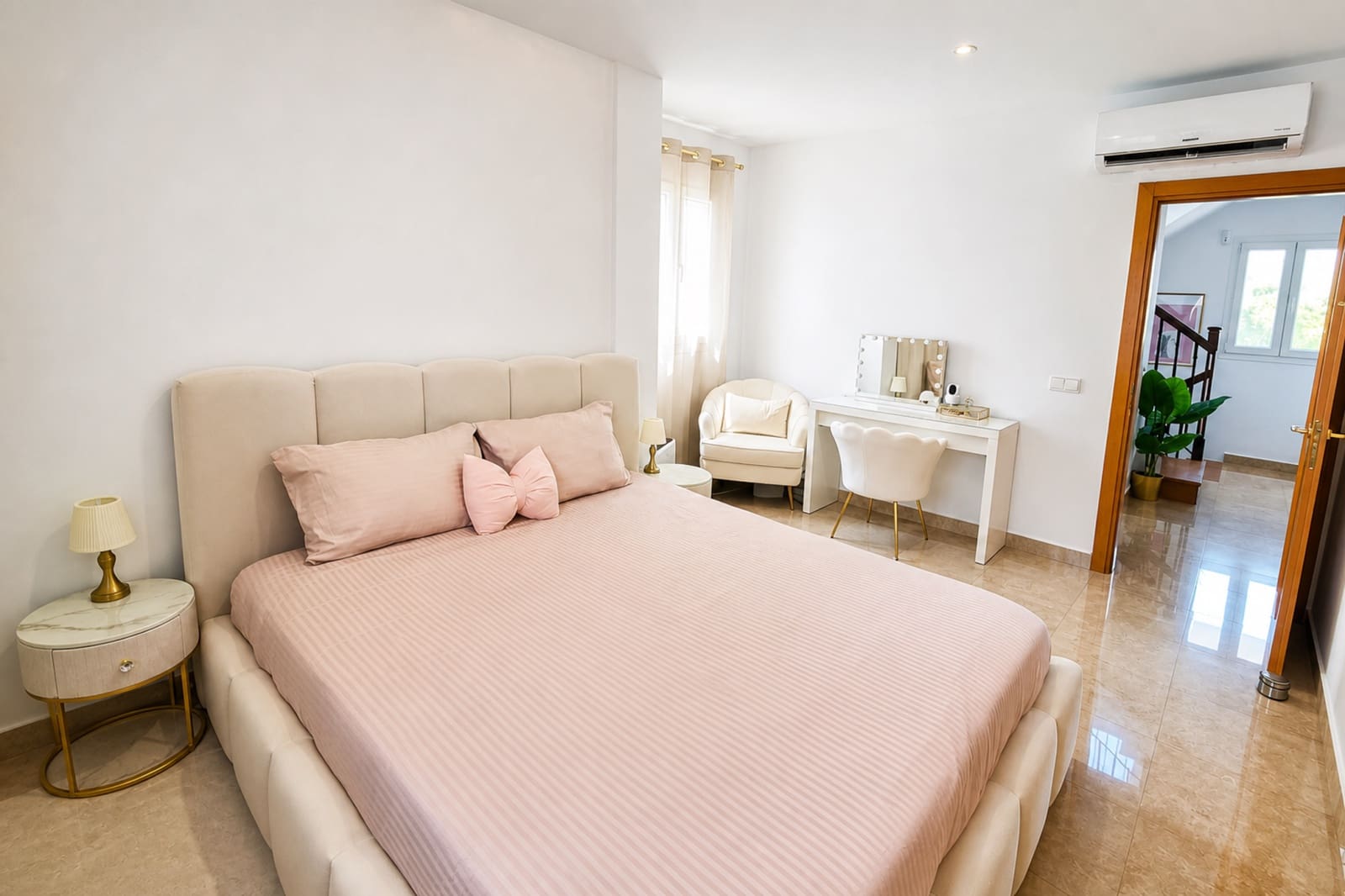 6 soveværelse Villa til salg i La Duquesa / Puerto de la Duquesa med swimmingpool garage - € 550.000 (Ref: 9976777)