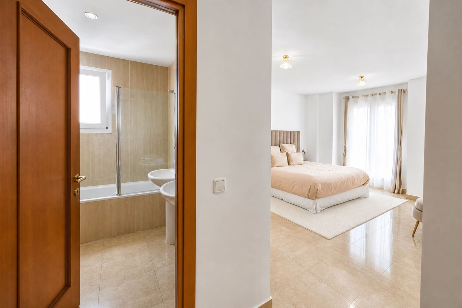 6 soveværelse Villa til salg i La Duquesa / Puerto de la Duquesa med swimmingpool garage - € 550.000 (Ref: 9976777)