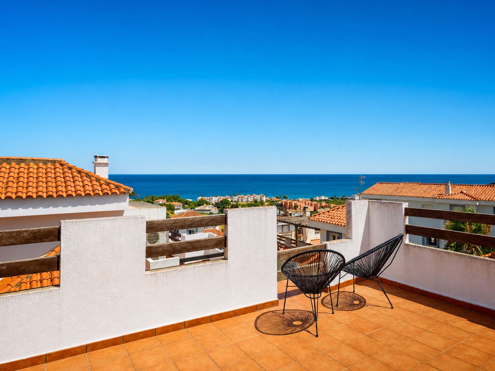 6 soveværelse Villa til salg i La Duquesa / Puerto de la Duquesa med swimmingpool garage - € 550.000 (Ref: 9976777)