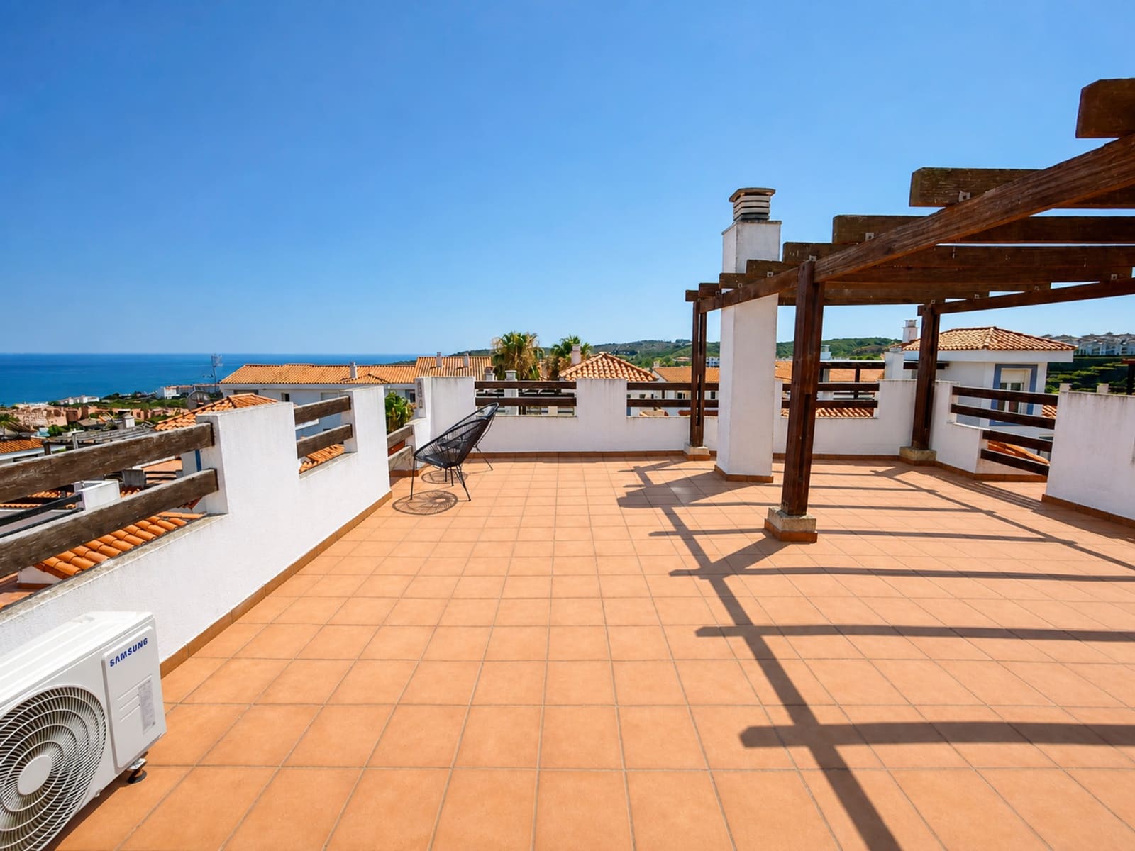 6 soveværelse Villa til salg i La Duquesa / Puerto de la Duquesa med swimmingpool garage - € 550.000 (Ref: 9976777)