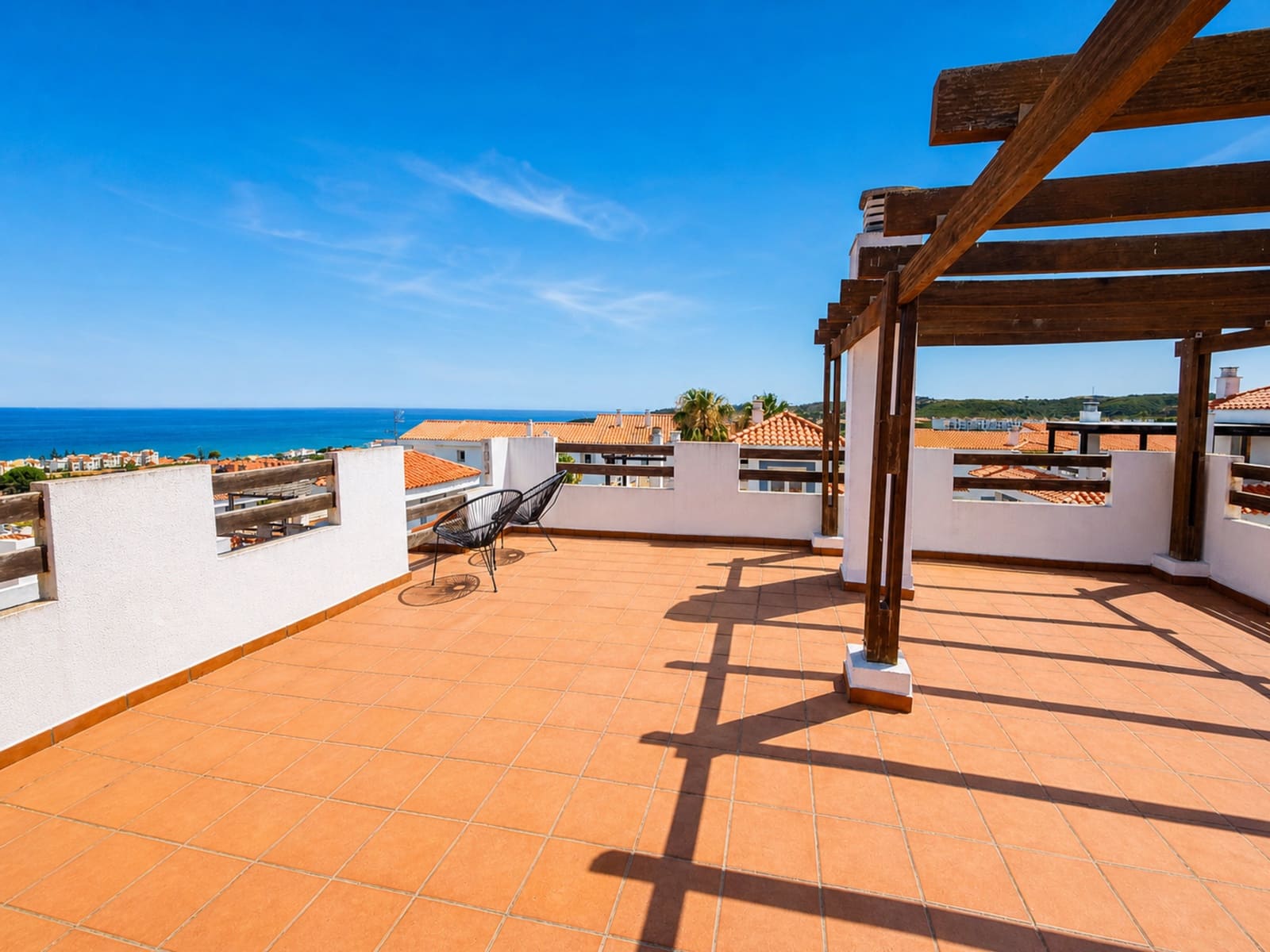 6 soveværelse Villa til salg i La Duquesa / Puerto de la Duquesa med swimmingpool garage - € 550.000 (Ref: 9976777)