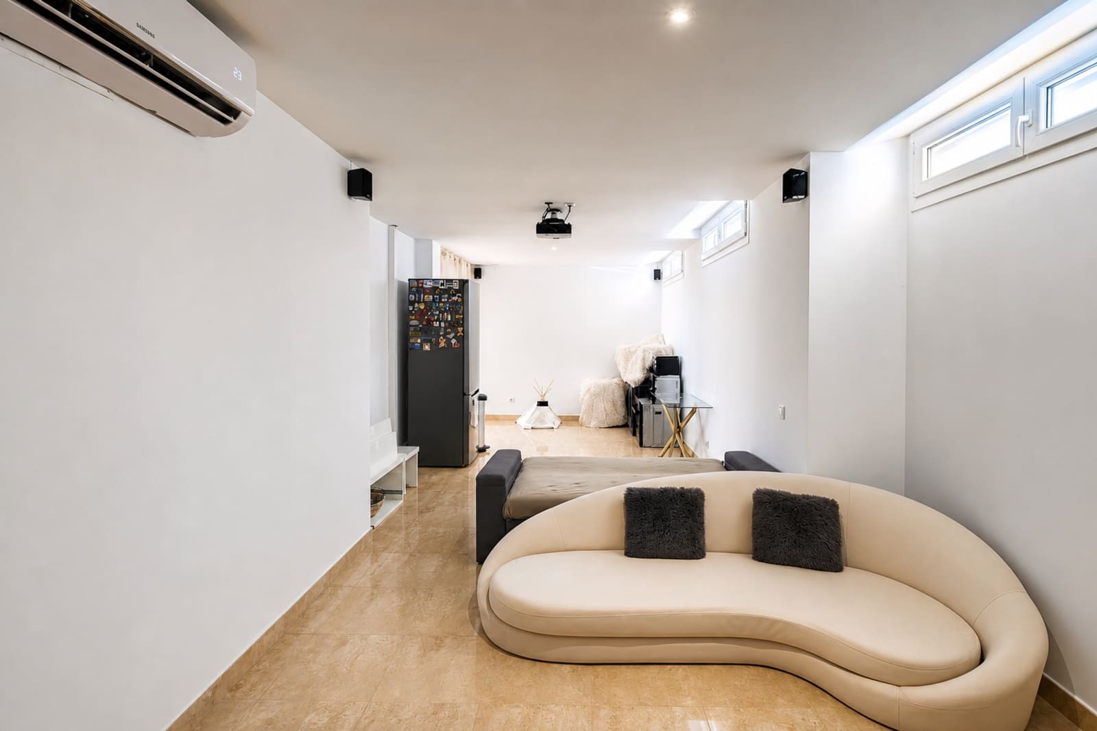 6 makuuhuone Huvila myytävänä paikassa La Duquesa / Puerto de la Duquesa mukana uima-altaan 
autotalli - 550 000 € (Ref: 9976777)