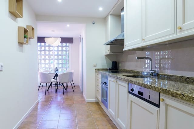 2 slaapkamer Appartement te koop in Marbella met zwembad garage - € 950.000 (Ref: 9978169)