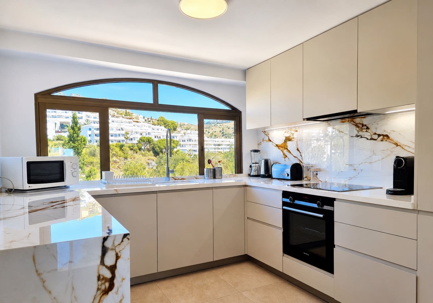 3 bedroom Penthouse for sale in Calahonda with pool garage - € 850,000 (Ref: 9978170)