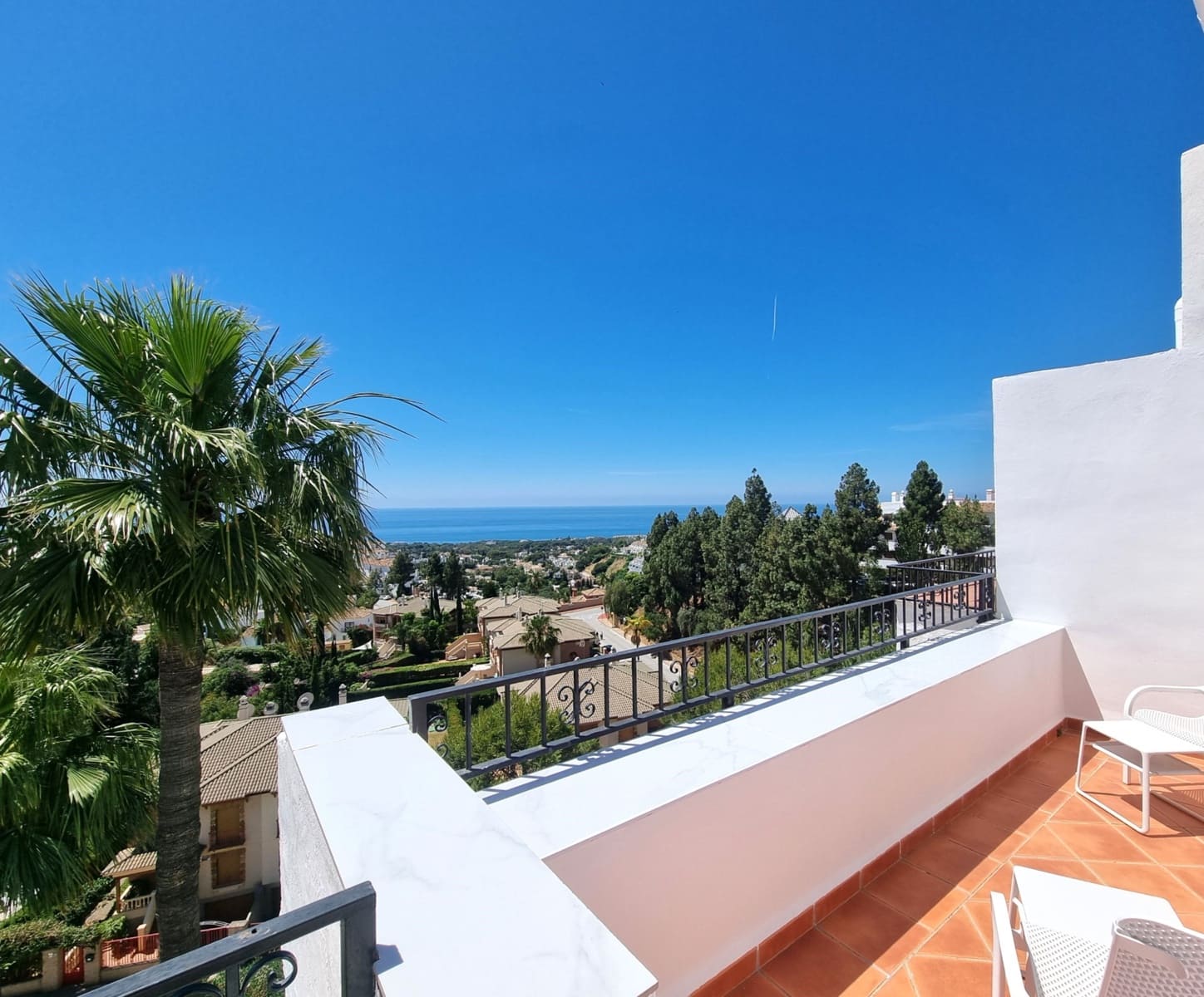 3 bedroom Penthouse for sale in Calahonda with pool garage - € 850,000 (Ref: 9978170)