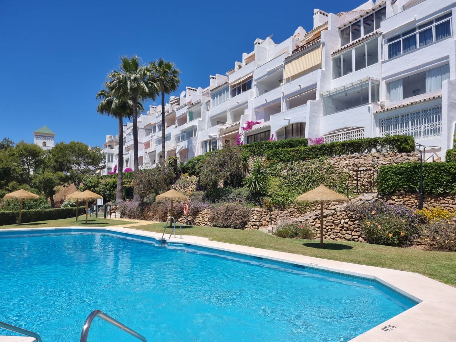 3 bedroom Penthouse for sale in Calahonda with pool garage - € 850,000 (Ref: 9978170)