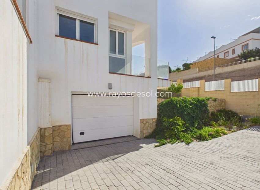 3 soveværelse Villa til salg i Finestrat med swimmingpool - € 800.000 (Ref: 10016584)