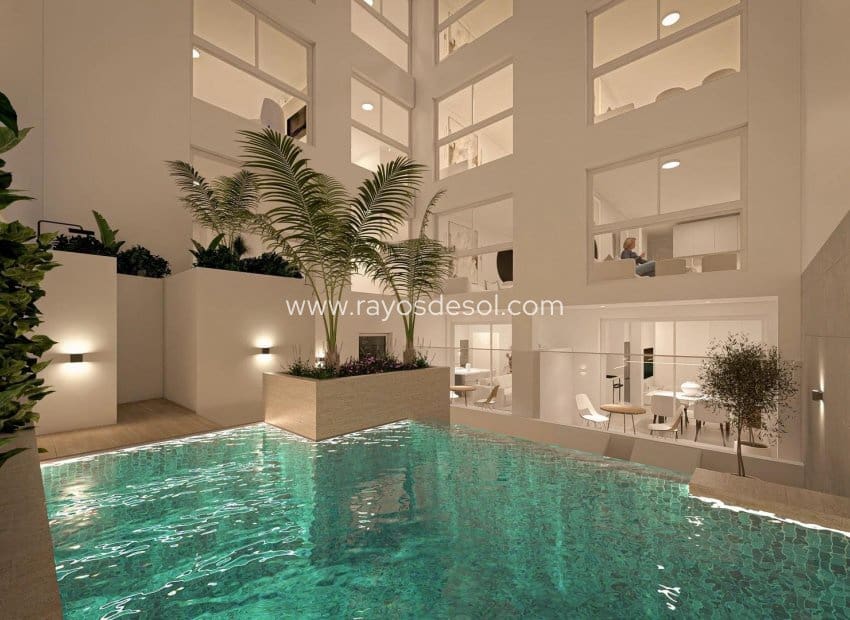 Ático en Torrevieja en venta con piscina - 141.000 € (Ref: 10019586)