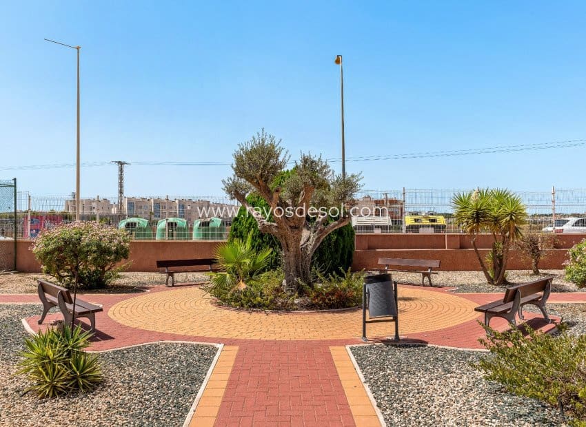 2 soveværelse Lejlighed til salg i Playa Flamenca med swimmingpool - € 215.000 (Ref: 10037607)