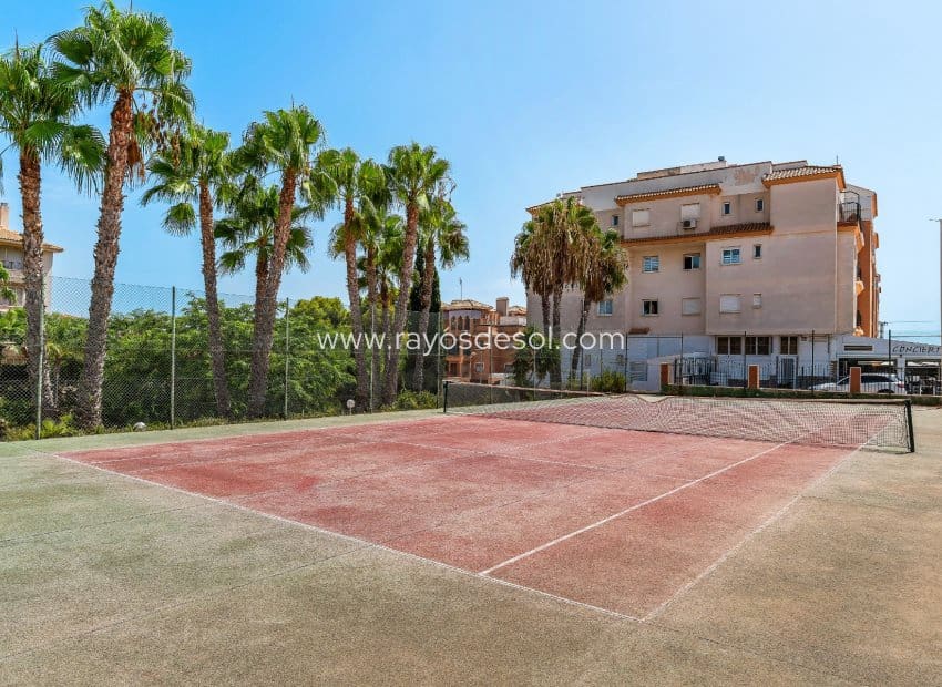 2 soveværelse Lejlighed til salg i Playa Flamenca med swimmingpool - € 215.000 (Ref: 10037607)