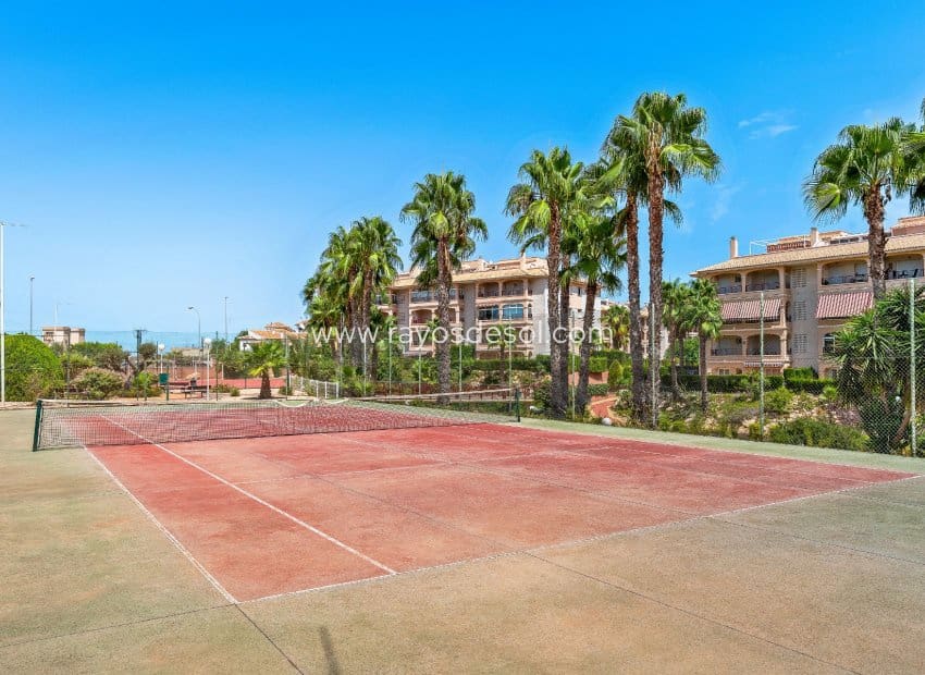 2 soveværelse Lejlighed til salg i Playa Flamenca med swimmingpool - € 215.000 (Ref: 10037607)
