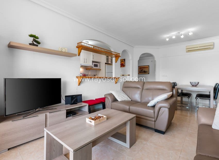 2 soveværelse Lejlighed til salg i Playa Flamenca med swimmingpool - € 215.000 (Ref: 10037607)