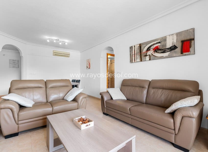 2 soveværelse Lejlighed til salg i Playa Flamenca med swimmingpool - € 215.000 (Ref: 10037607)