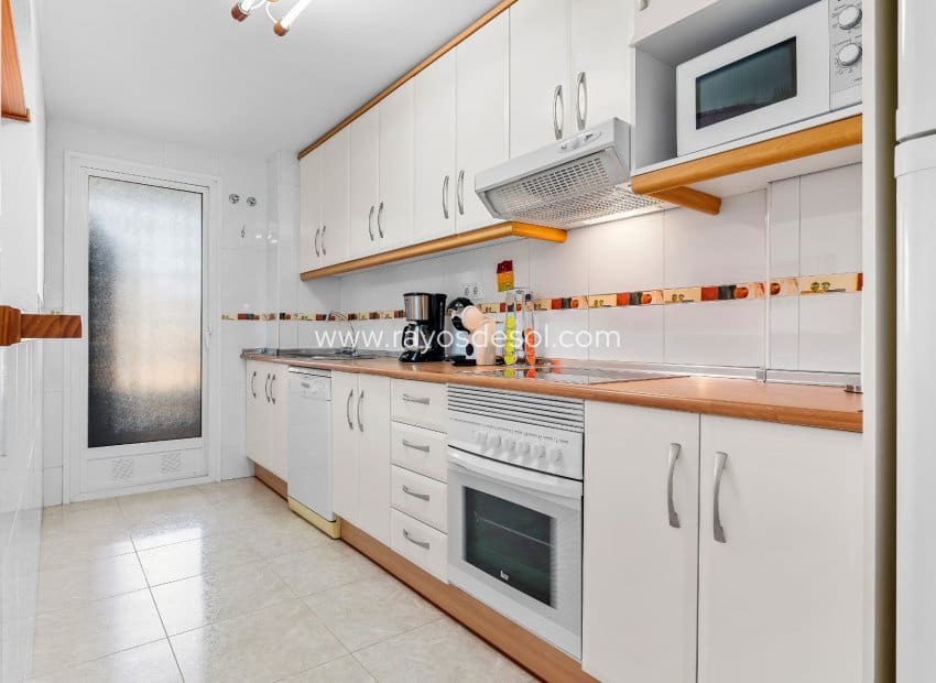 2 soveværelse Lejlighed til salg i Playa Flamenca med swimmingpool - € 215.000 (Ref: 10037607)