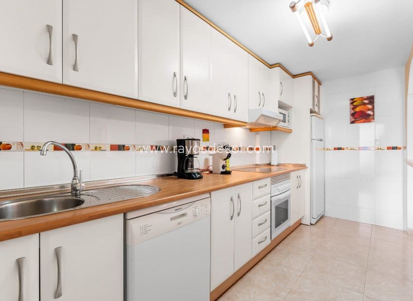 2 soveværelse Lejlighed til salg i Playa Flamenca med swimmingpool - € 215.000 (Ref: 10037607)