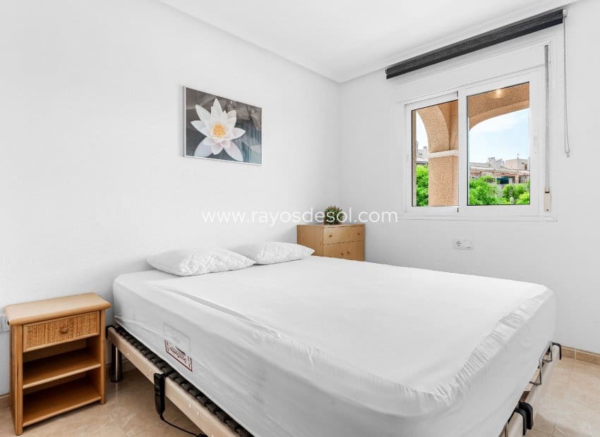 2 soveværelse Lejlighed til salg i Playa Flamenca med swimmingpool - € 215.000 (Ref: 10037607)