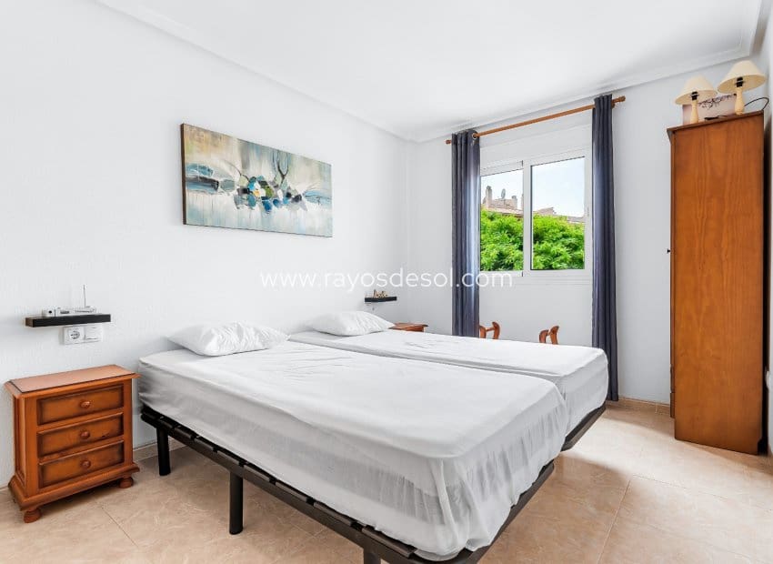 2 soveværelse Lejlighed til salg i Playa Flamenca med swimmingpool - € 215.000 (Ref: 10037607)