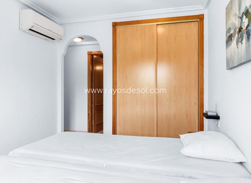 2 soveværelse Lejlighed til salg i Playa Flamenca med swimmingpool - € 215.000 (Ref: 10037607)